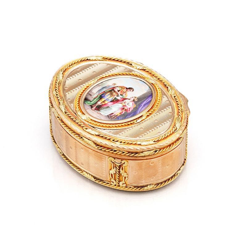 A late 18th century gold box en deux colour and enamel, possibly Hanau, Louis XVI.