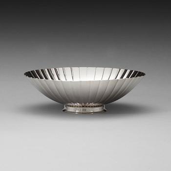 354. Sigvard Bernadotte, a sterling 'Strawberry bowl', by Georg Jensen, Köpenhamn 1933-44.