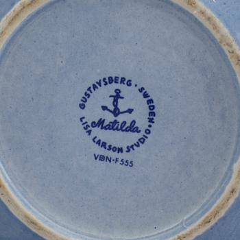 A EARTHENWEAR LISA LARSON 'MATILDA' SOUP TUREEN FOR GUSTAVSBERG, SWEDEN.