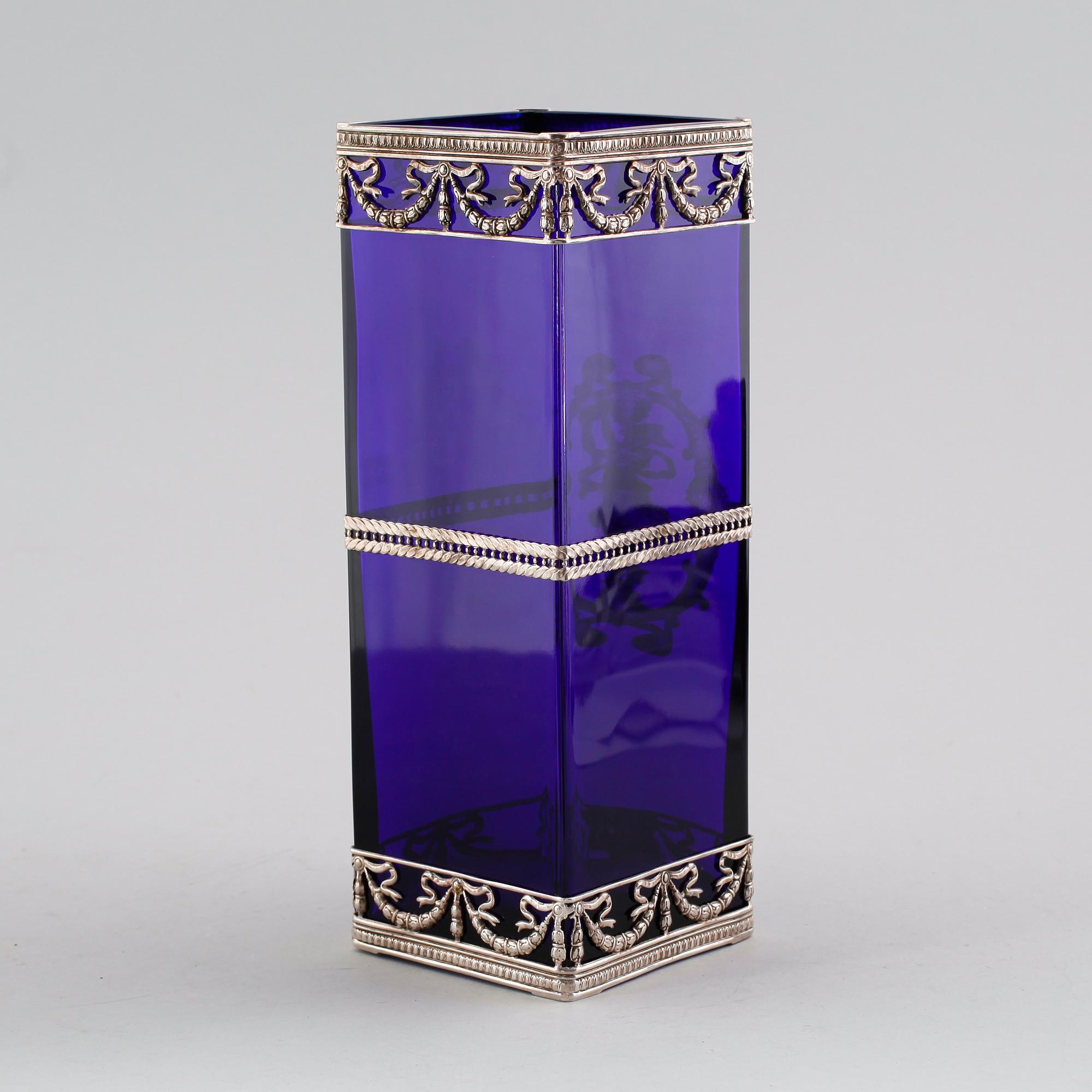 VAS, blått glas, omkring år 1900.