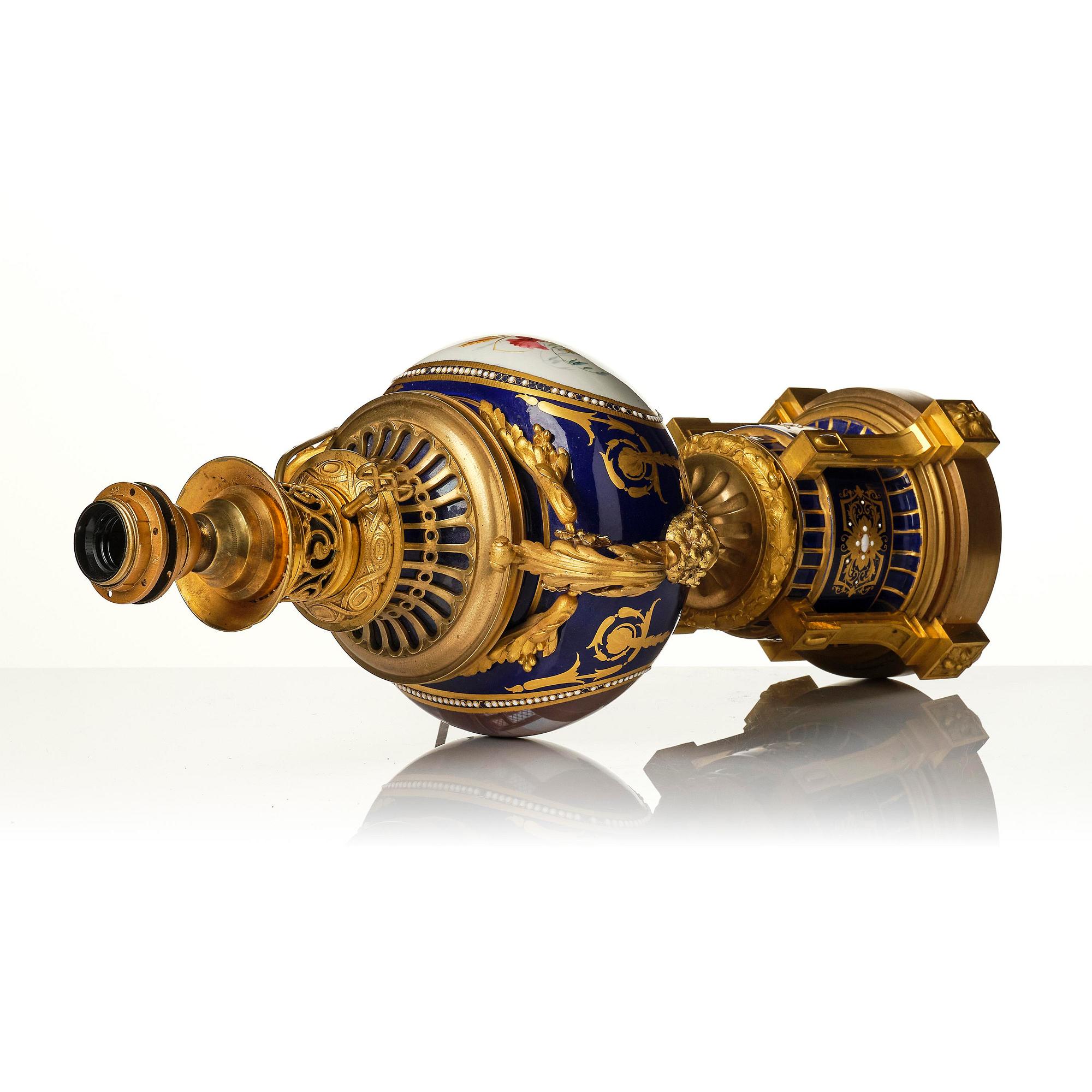 Bordslampa, porslin. "Sèvres", Frankrike, omkring 1900.