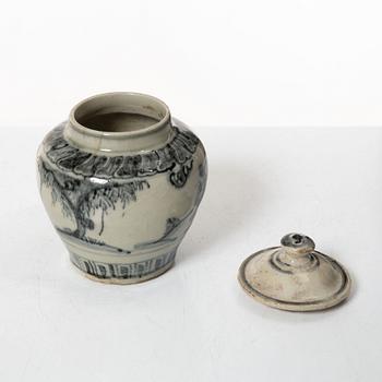 A Chinese blue and white porcelain jar with cover, Ming dynasty (1368-1644).