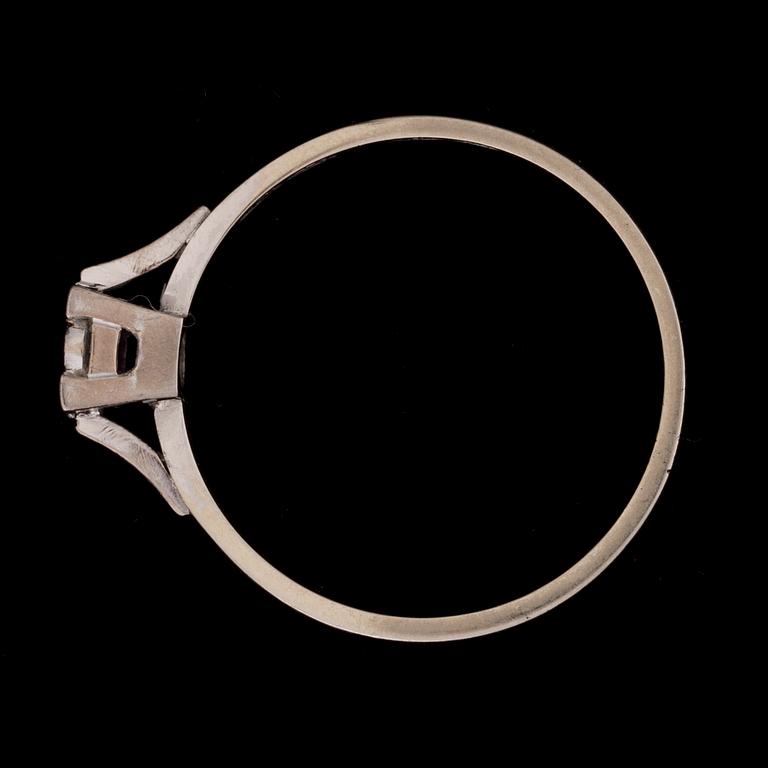 RING, 18K guld, rubin ca 0,30 ct, N. Westerback Helsingfors 1972. Vikt n. 3 g.