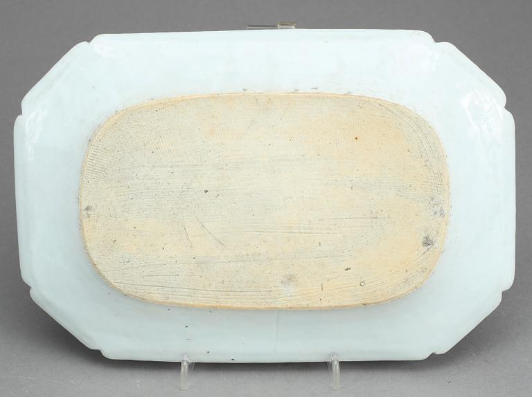 STEKFAT, 2 st, Kina, kompaniporslin, Qingdynastin, Qianlong (1736-1795).