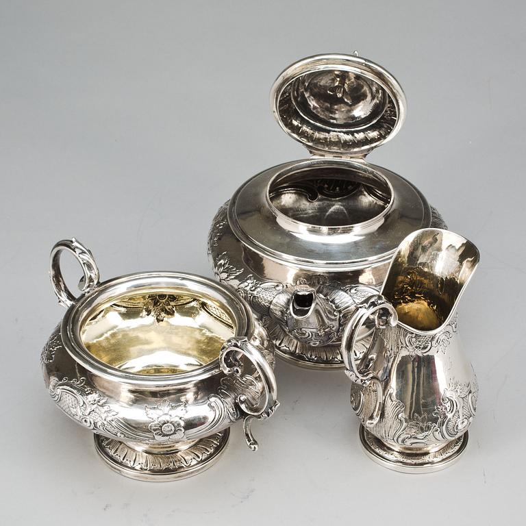 TESERVIS, 3 delar, sterlingsilver, England 1838-40. Vikt ca 1690 g.