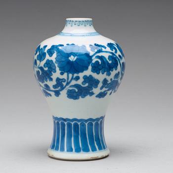 VAS, porslin. Qingdynastin, Kangxi (1662-1722).