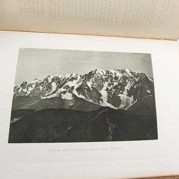 Freshfield, Douglas W.: The Exploration of the Caucasus. Förstaupplaga 1896. 2 band. Fotograf Vittorio Sella.