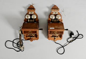 VÄGGTELEFONER, 2 st, L M Ericsson, Stockholm, tidigt 1900-tal.