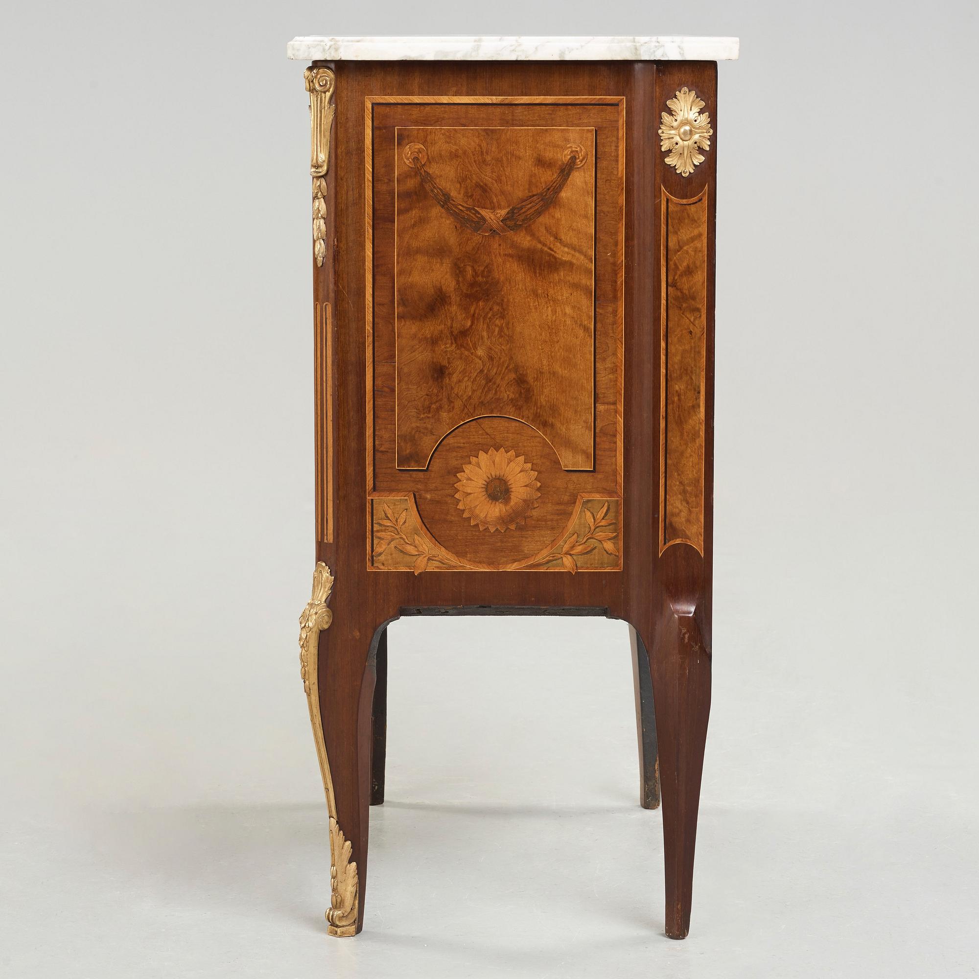 BYRÅ, signerad och daterad Haupt 1784 (mästare i Stockholm 1770-1784). Gustaviansk.