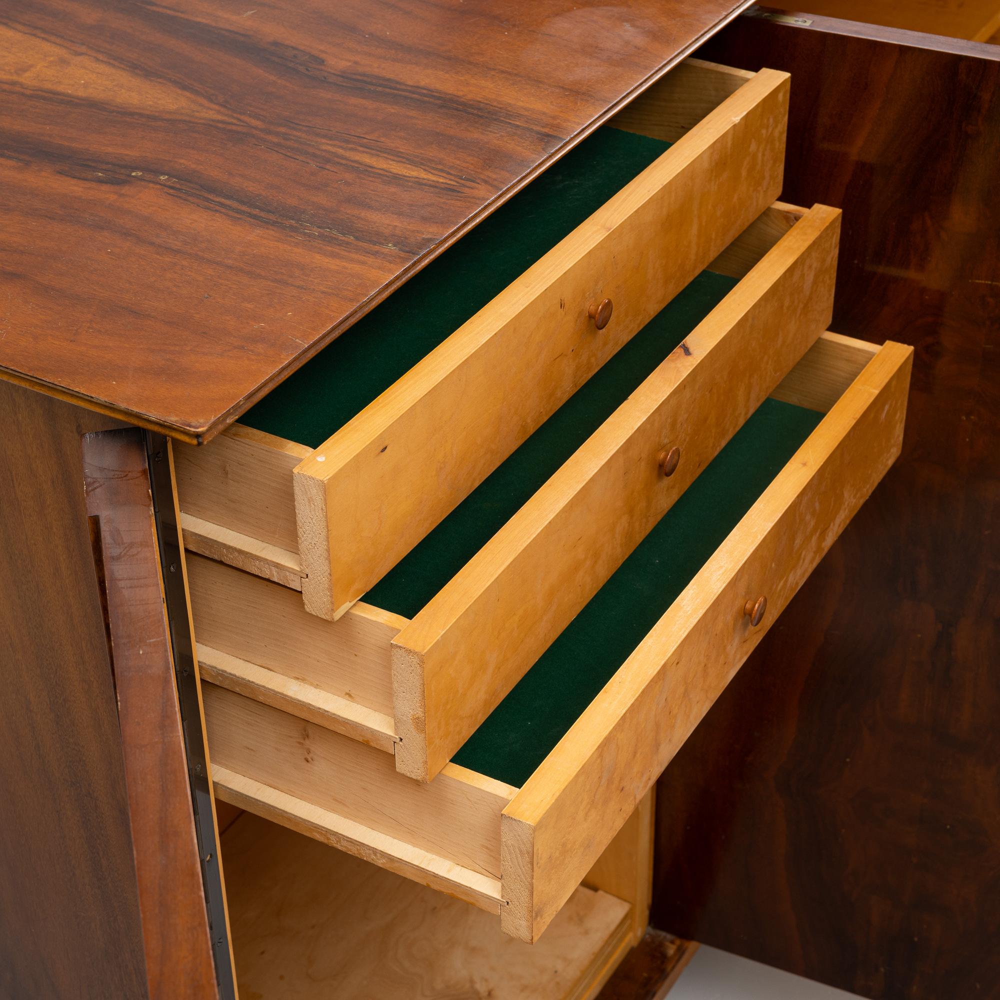 A Swedish Grace cabinet, 1920's/30's.