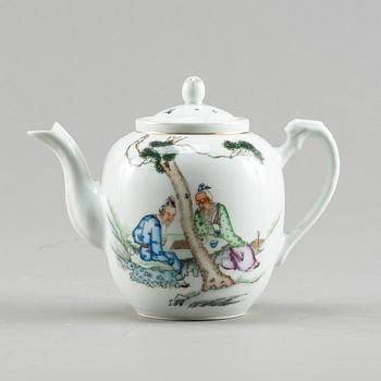 A Chinese tea pot with cover 20th century.