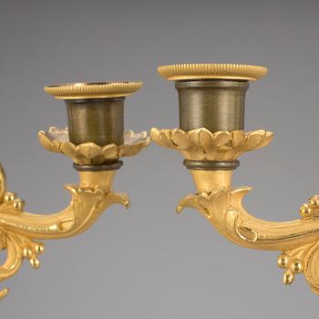KANDELABRAR, ett par. Förgylld och patinerad brons. Senempire Frankrike, 1800-talets mitt.