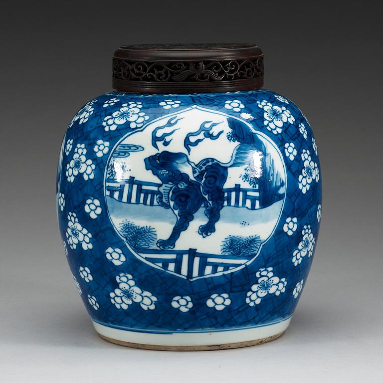 BOJAN, porslin. Qing dynastin, 1700-tal.