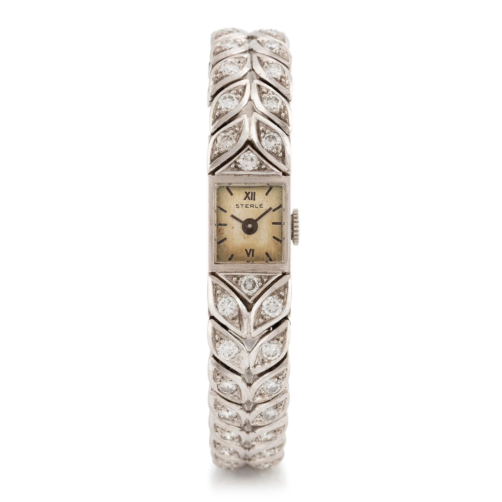 Sterlé armbandsur platina med runda briljantslipade diamanter.