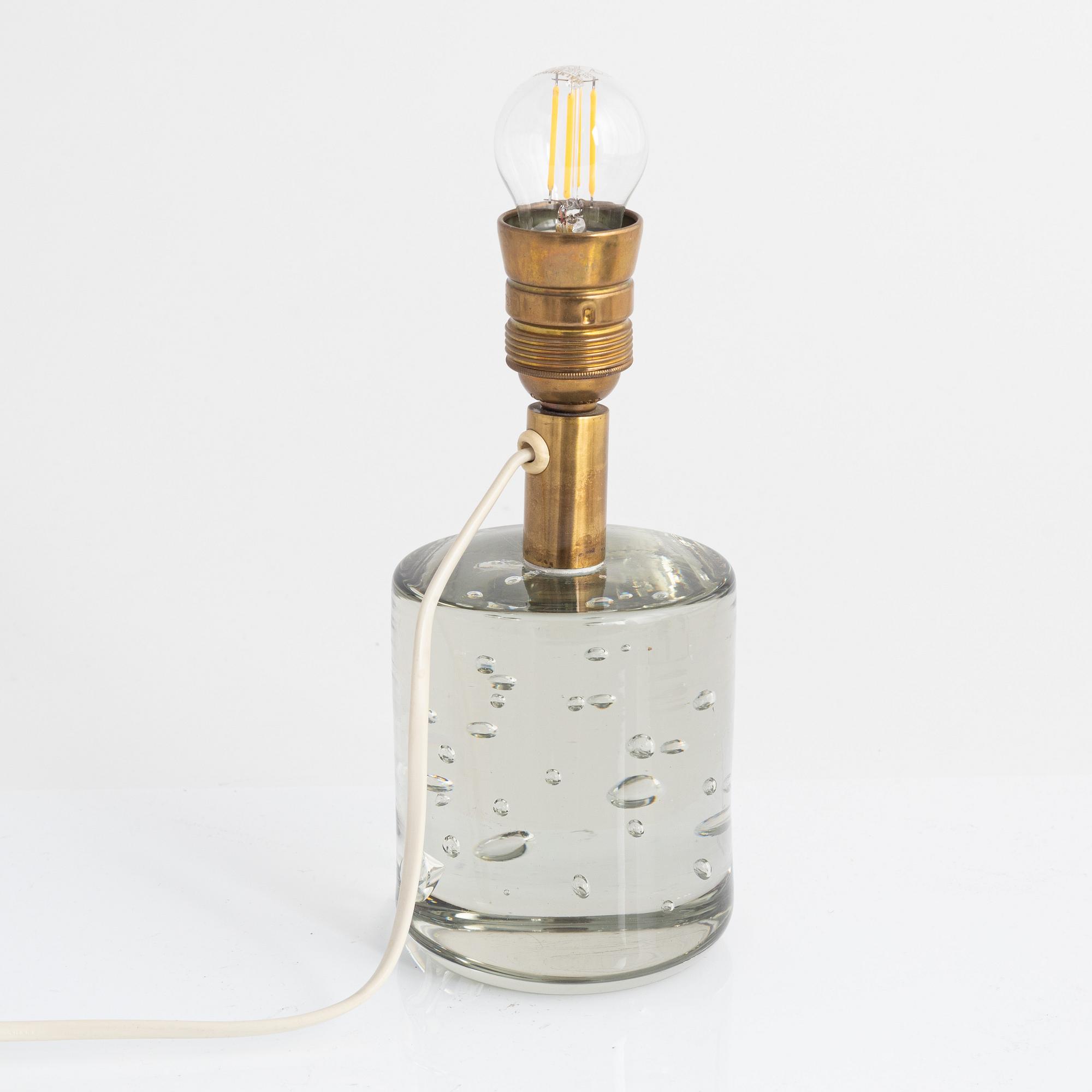 Josef Frank, bordslampa, modellnummer 1819, tillverkad av Reijmyre för Firma Svenskt Tenn.