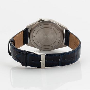 Breitling, World, wristwatch, 39 mm.