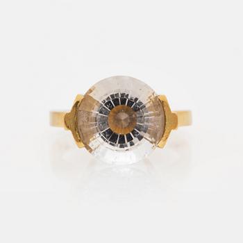 Wiwen Nilsson, ring, 18K guld med fasettslipad bergkristall, Lund 1962.