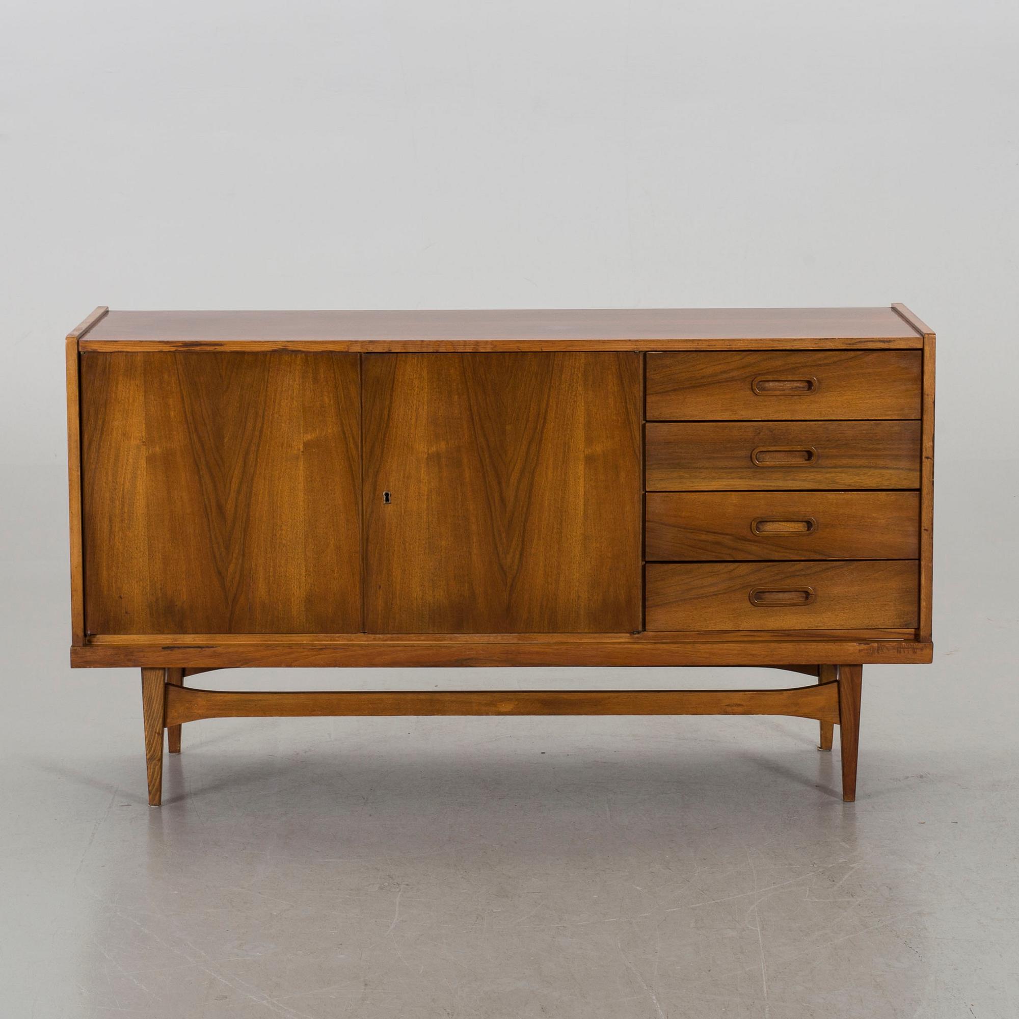 SIDEBOARD, valnöt, 1950/60-tal.