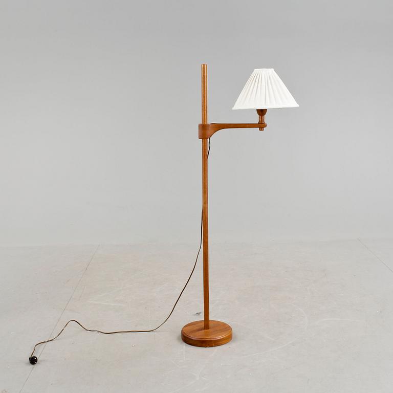 GOLVLAMPA, "Staken", Carl Malmsten. Modellen formgiven 1942.