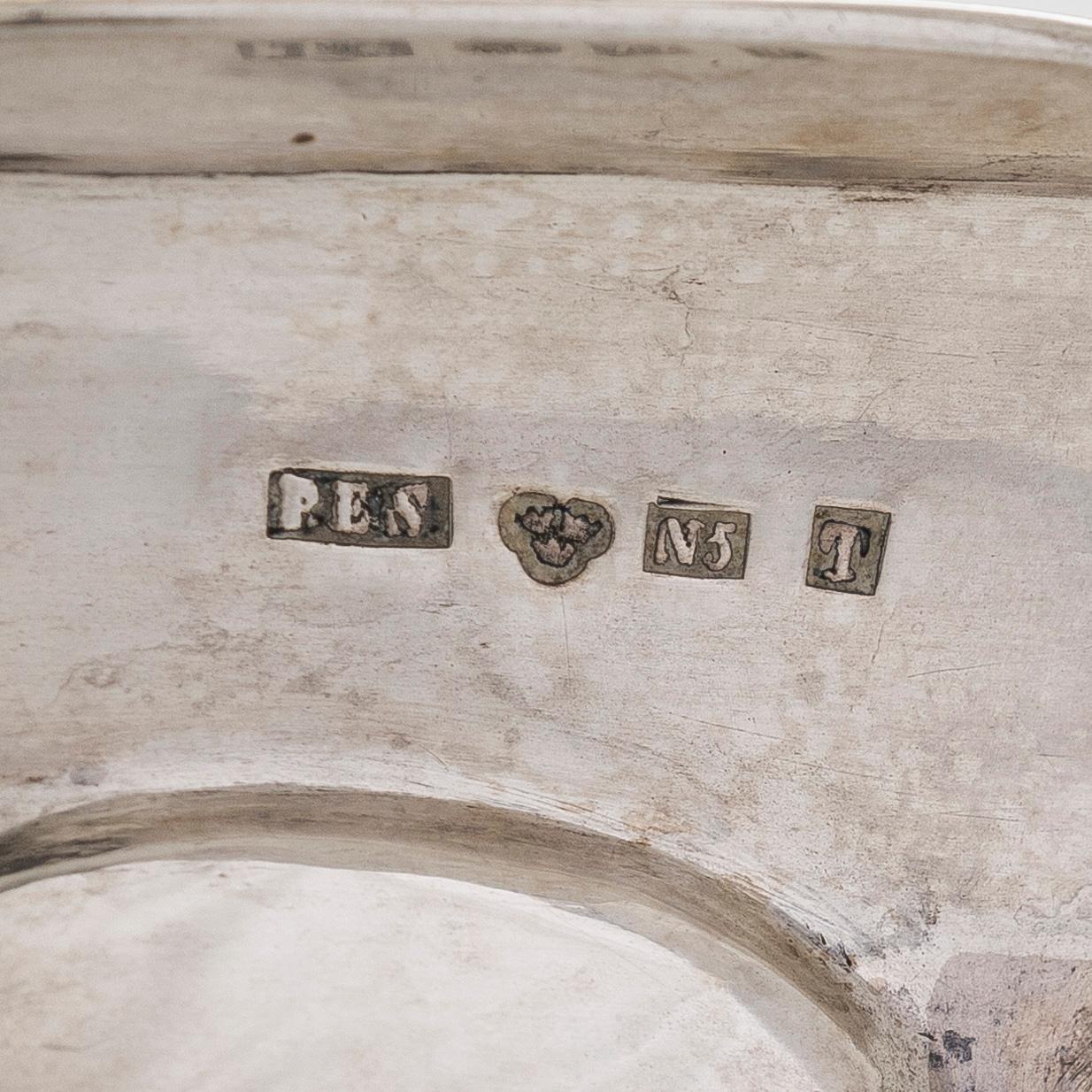 P.E. Sundberg, a footed silver bonbonnière, maker's mark of P.E. Sundberg, Trosa 1867.