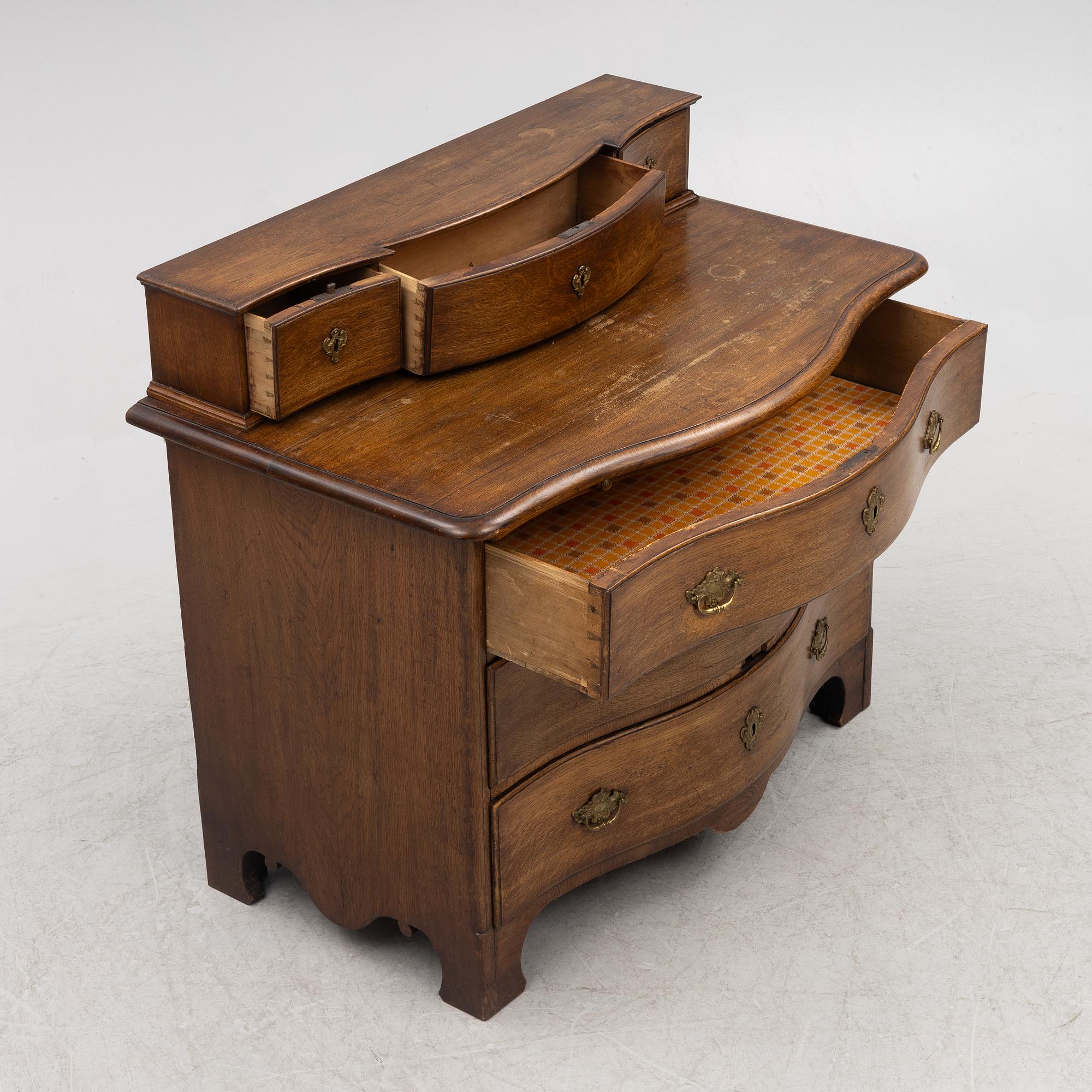 A late Baroque chest of drawers, first half of the 18th century.