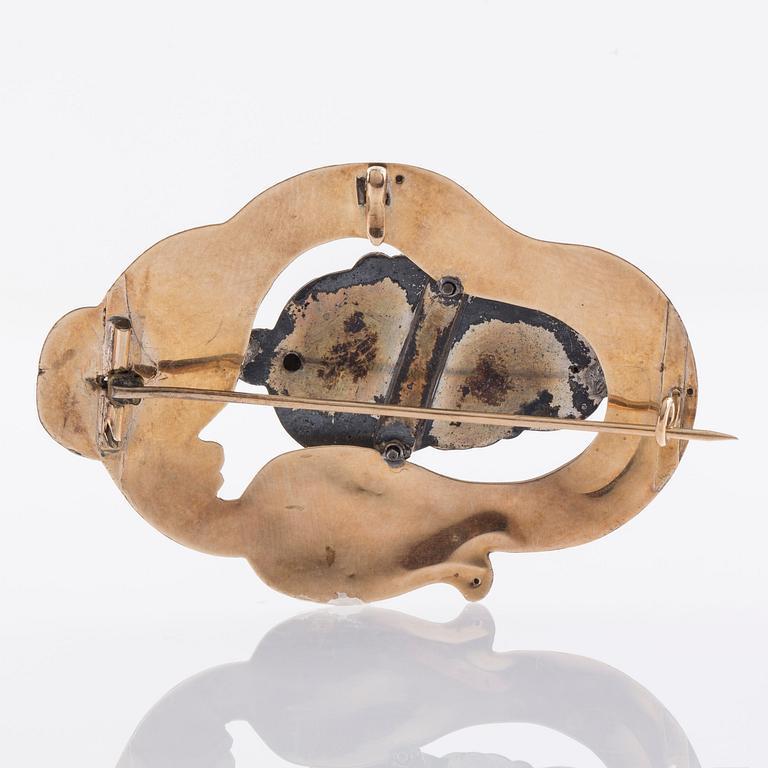BROSCH, 8K guld med vit och blå emalj, 1800/1900 tal.