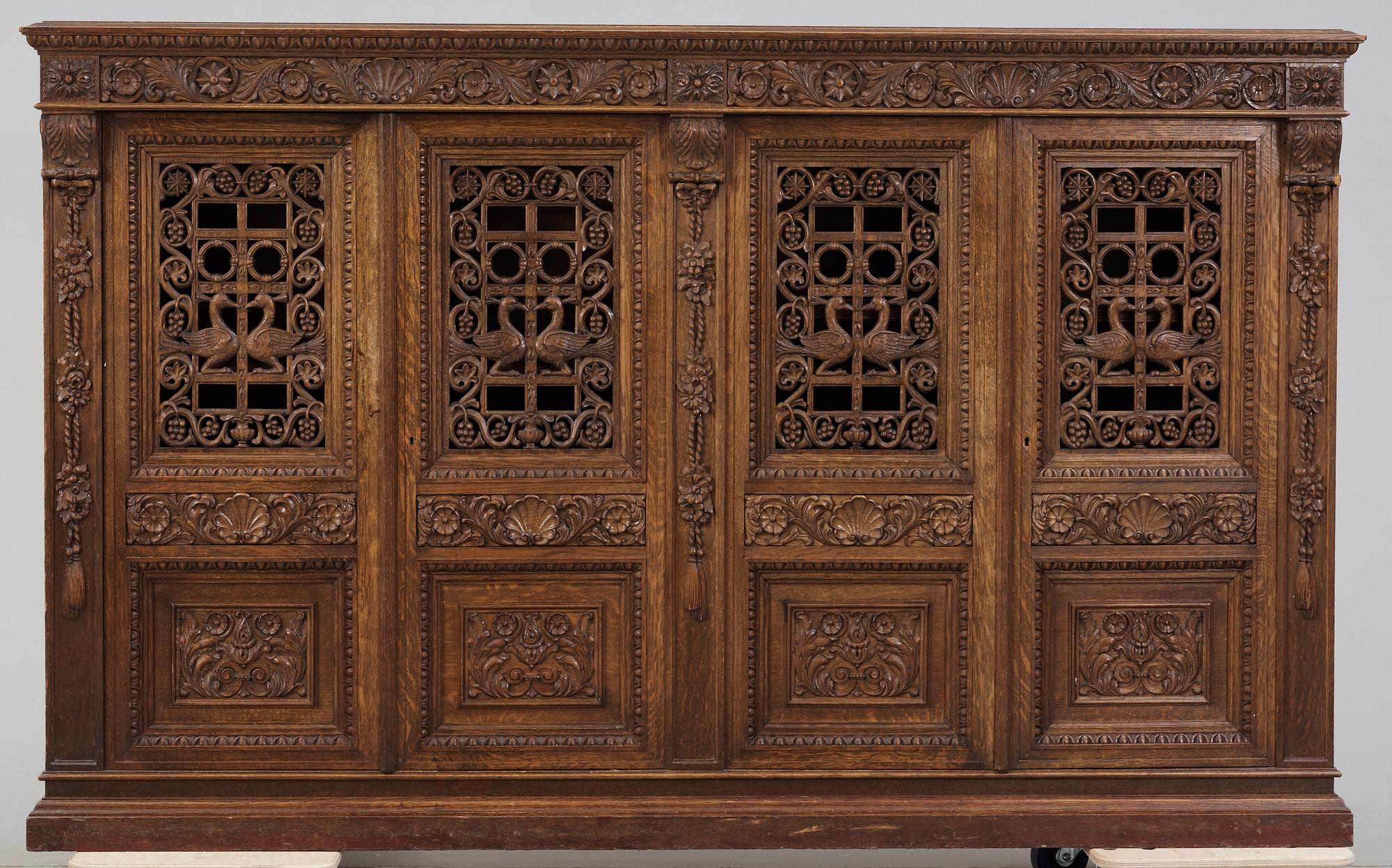 SKÅP, renässans-stil, 1900-talets första hälft.