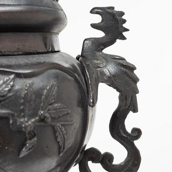 A large Japanese bronze censer, Meiji (1898-1912).