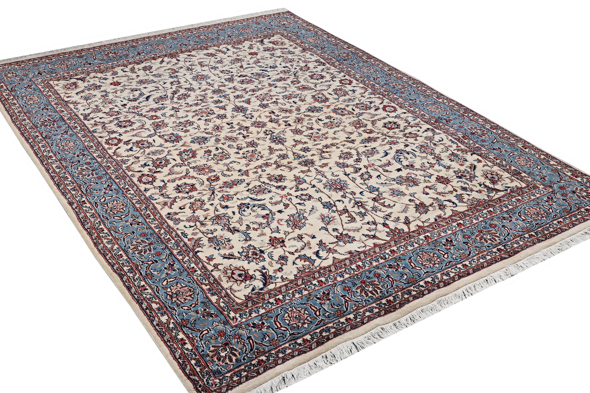 A carpet, Kashan, ca 314 x 237 cm.