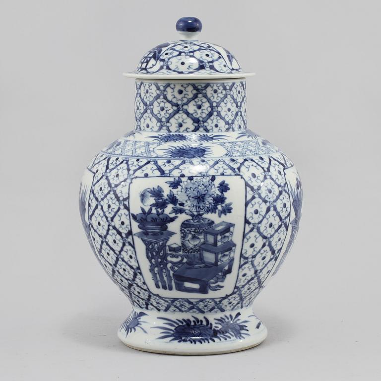 LOCKURNA, porslin, Kina, 1900-tal.