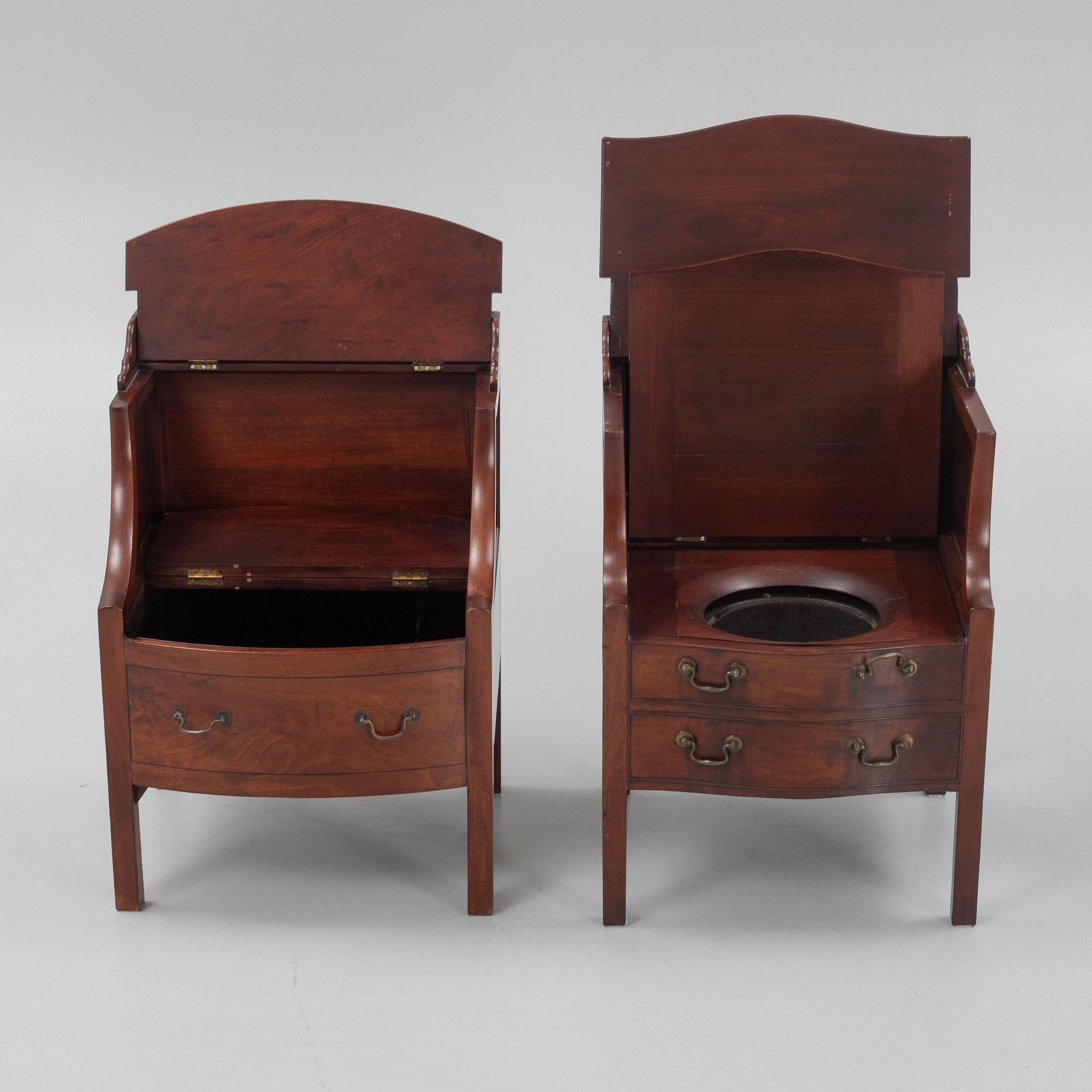 Pottskåp, 2 st, mahogny, snarlika, 1800-tal, England.