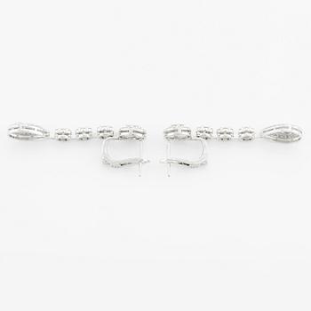 Earrings, with brilliant-cut diamonds.