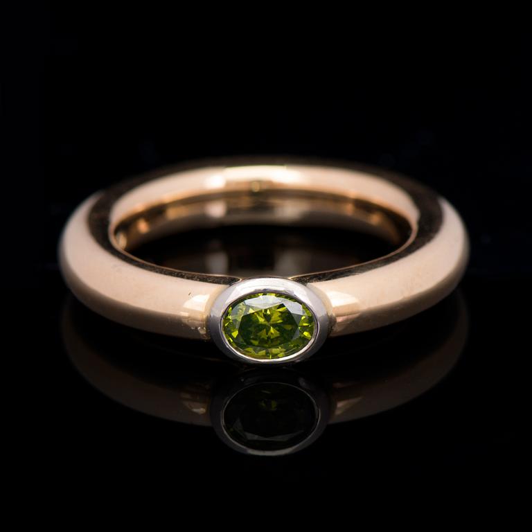 A RING, brilliant cut, treated green diamond, 18K gold. Kultaseppä Kulmala, Helsinki Finland 2006.