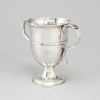 An English double handled cup, marked Thomas Pratt and Arthur Humphreys, London 1781.