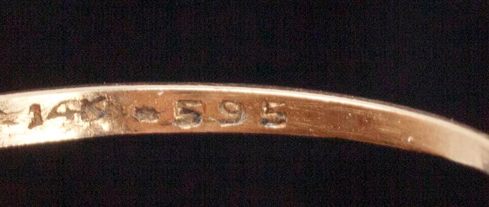 RING, guld 14K, små diamanter, safirer. Finska importstämplar 1989. Vikt 1,4 g.