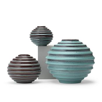 196. Ewald Dahlskog, a set of three glazed ceramic vases, Bo Fajans, Sweden 1930-40's.