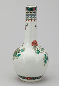 VAS, porslin, Kina. Sen Qing dynasti.