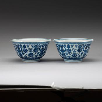 A pair of blue and white bowls, Republic (1912-49) with Qianlongs sealmark.