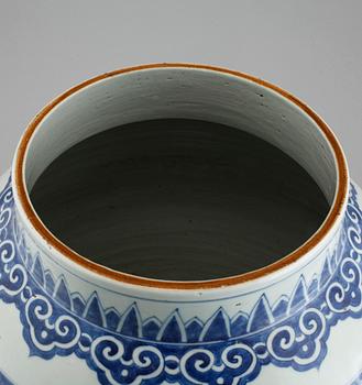 A large blue and white floor vase, lte Qing or later.