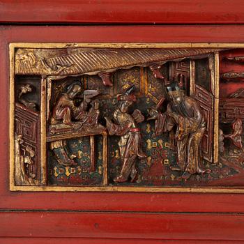 A lacquered mirror, Qing dynasty, 19th century.