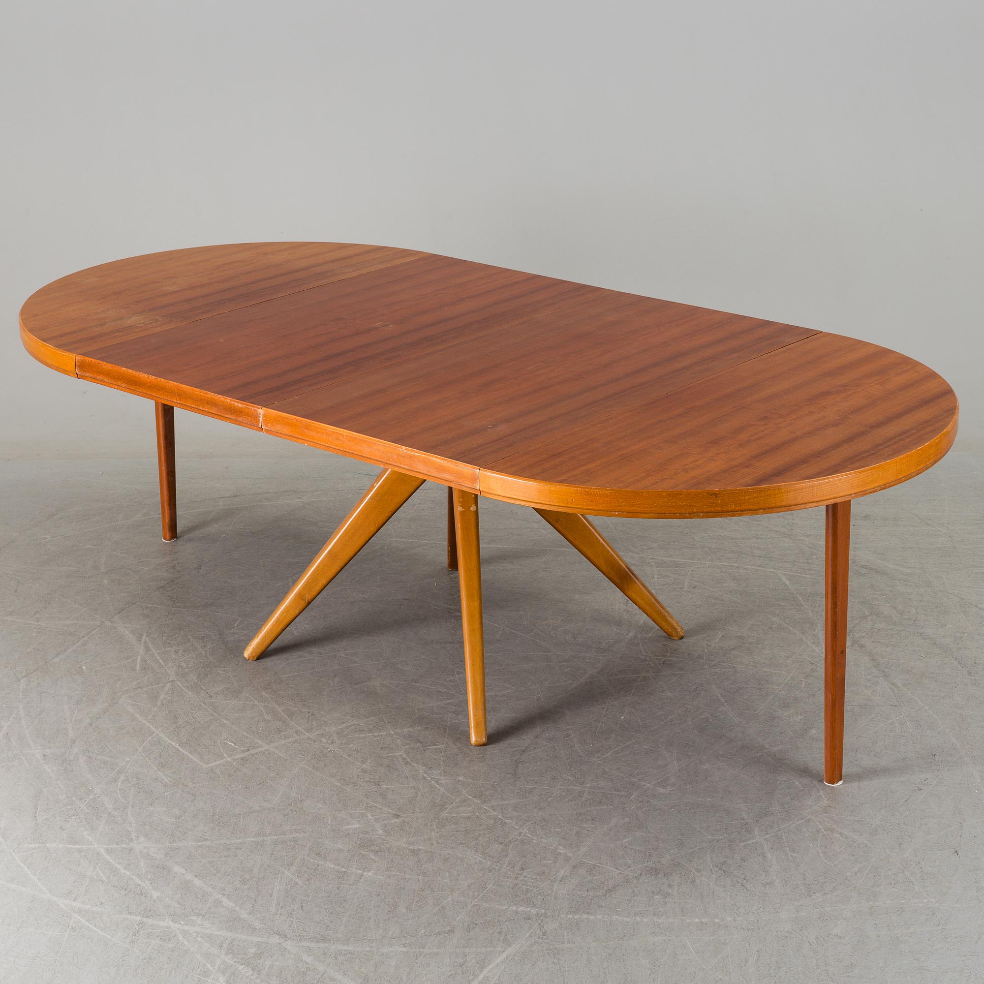 A David Rosén dining table, model "570-025", Nordiska kompaniet. 1950s.