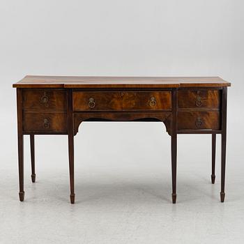 Sideboard, England, omkring 1900.