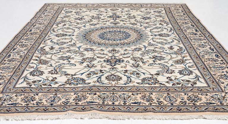 An Oriental carpet, approx. 354 x 243 cm.