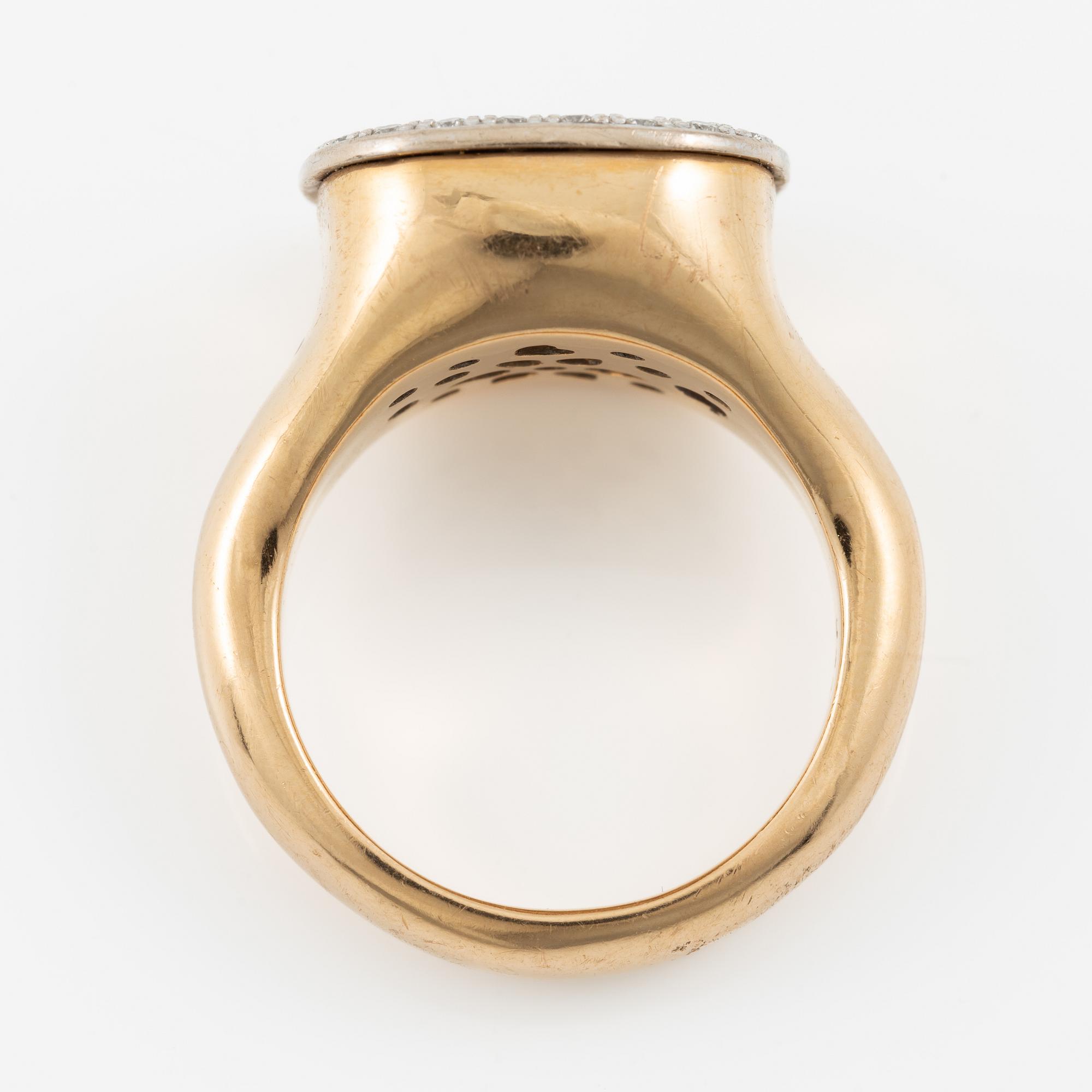Charlotte Lynggaard, Ole Lynggaard, ring, "Cushion" 18K guld med rosatonad sten och briljantslipade diamanter.