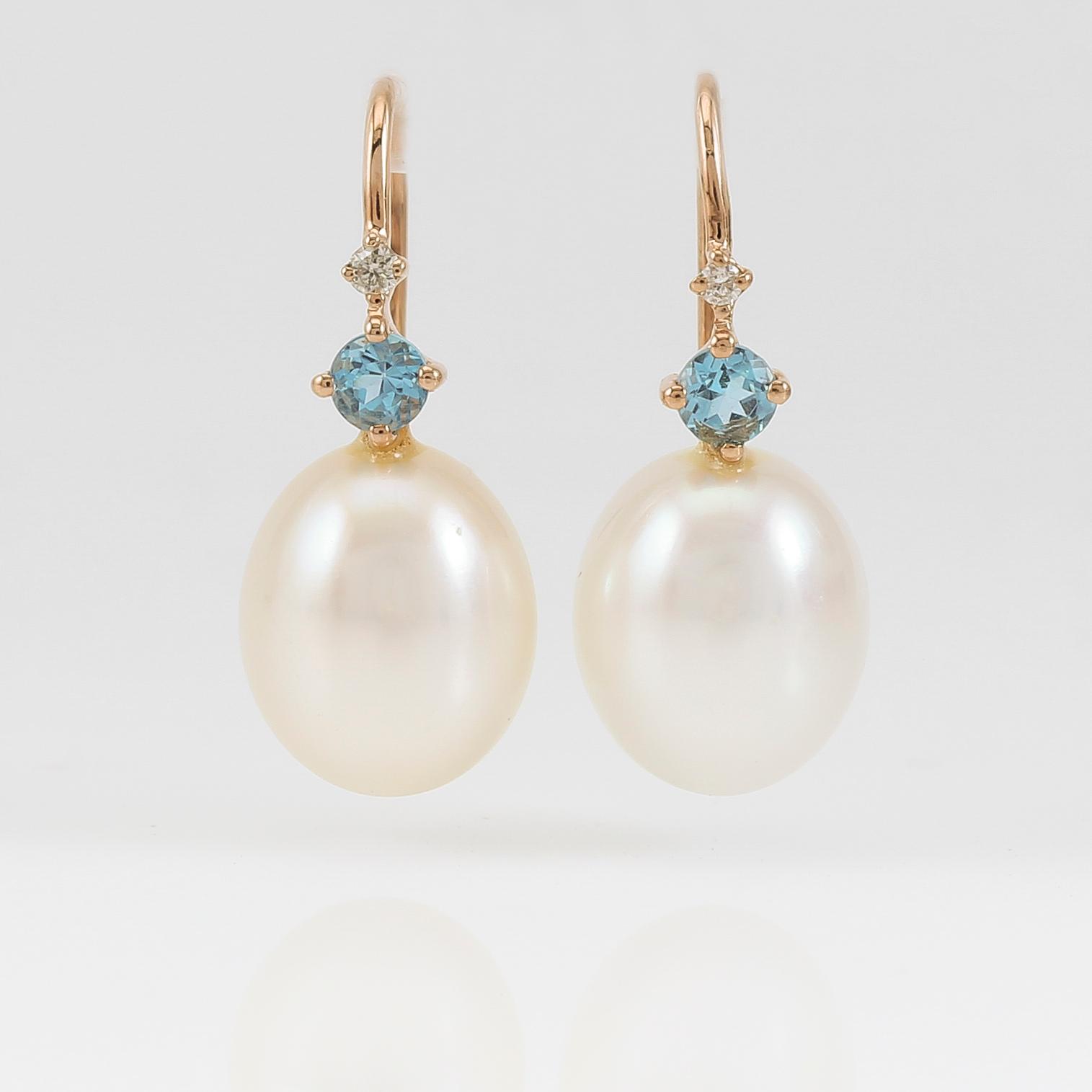ÖRHÄNGEN, 1 par, 14K roséguld, blå topaser, diamanter och sötvattenspärlor.
