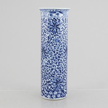 A Chinese blue and white lotus vase, late Qingdynasty, around 1900.