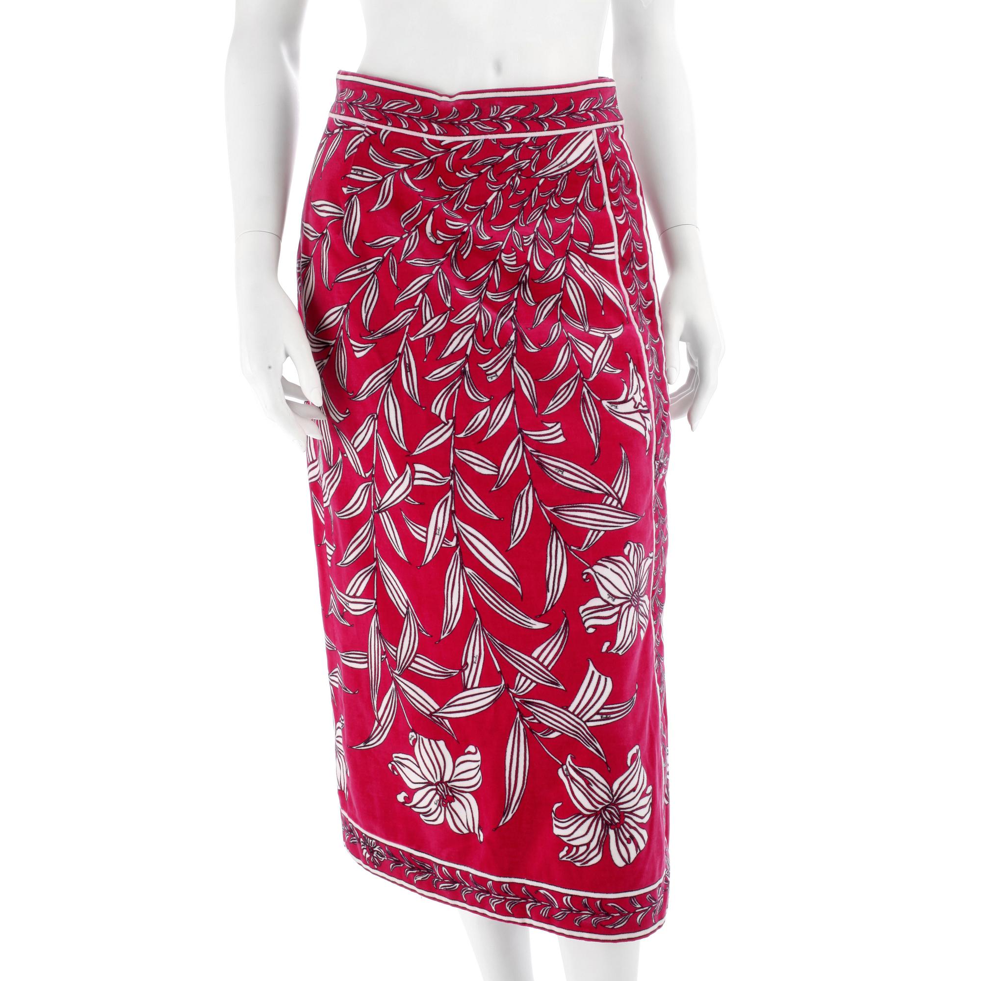 EMILIO PUCCI, a pink velvet skirt, size 40.