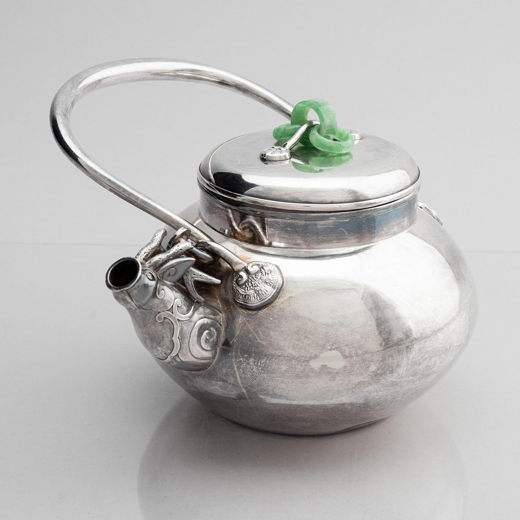 A silver tea pot with cover, Japan, early 20th century.