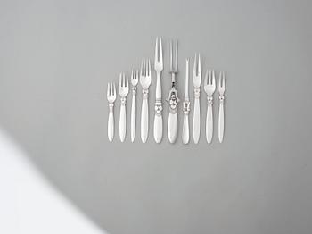 Gundorph Albertus, a set of 265 pcs of "Kaktus" sterling flatware, Copenhagen, most pieces 1933-44.