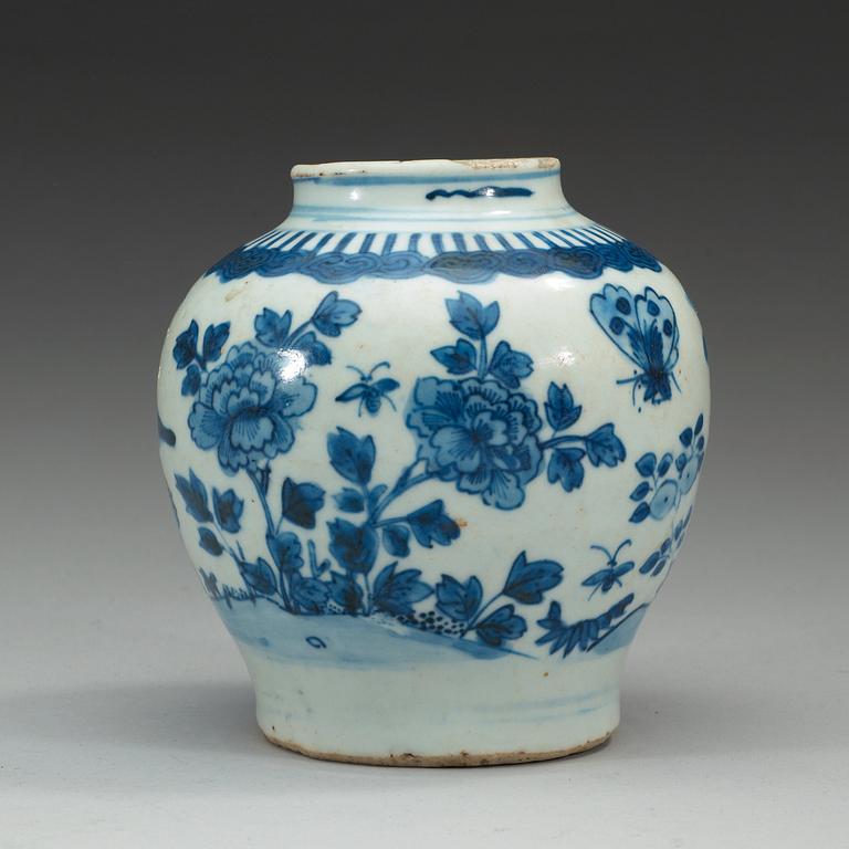 A blue and white jar, Ming dynasty, 17th Century.